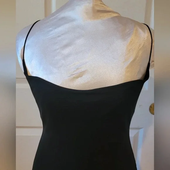 FERNANDO WONG BLACK FORMAL GOWN (sz med) - Picture 2 of 8